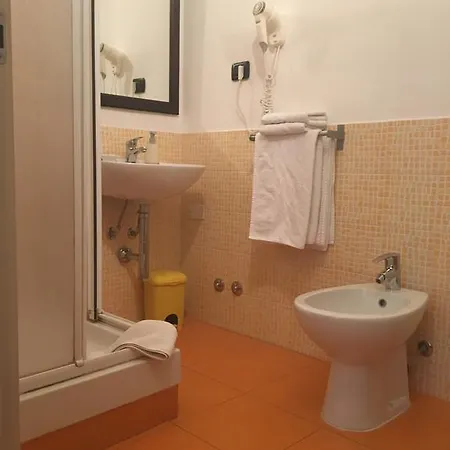 Oda ve Kahvaltı Fiore Di Roby 2*
